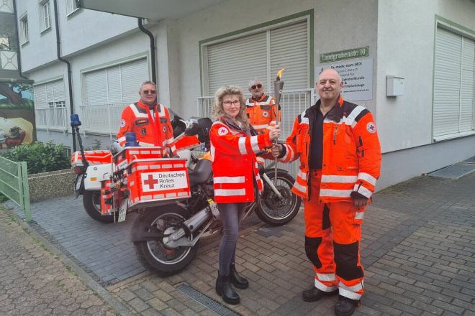 Fackellauf_LVHessen_KVFFaM5 DRK-Fackel beim KV Frankfurt am Main